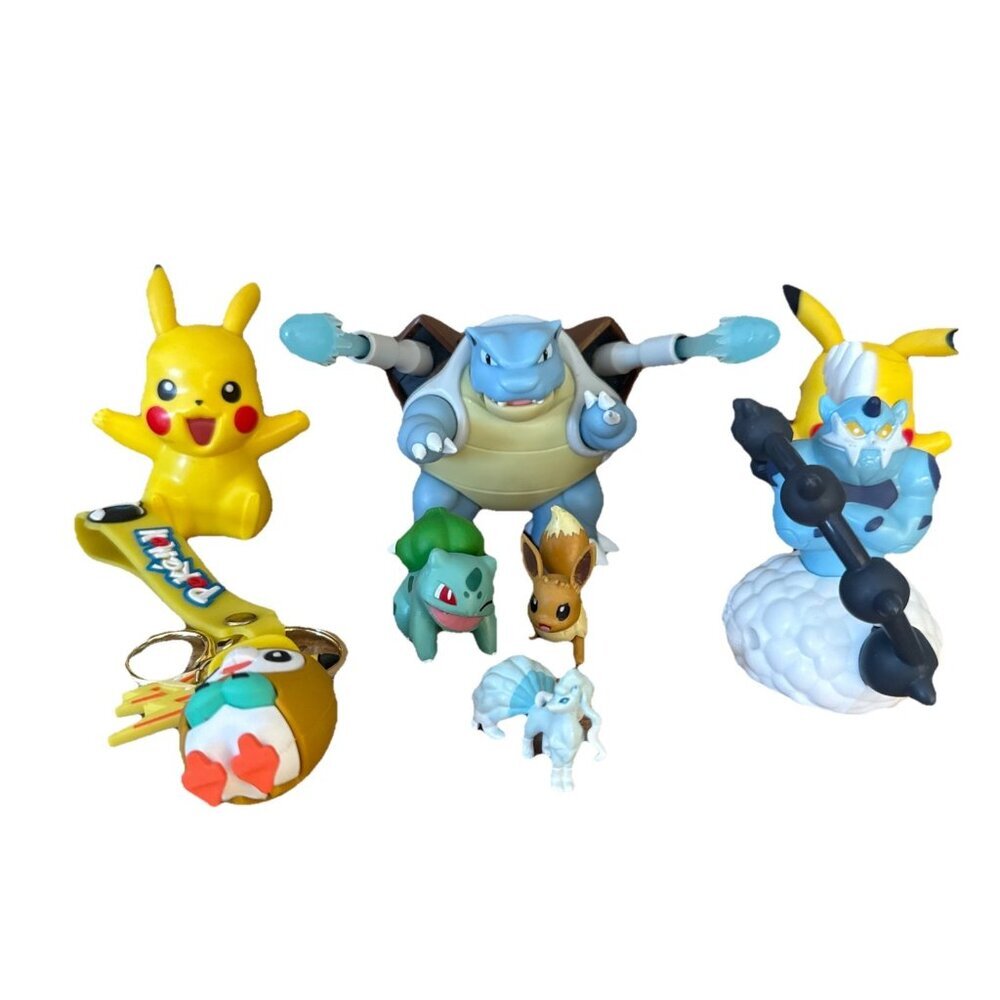 Lot 8 Pokemon Keychain Pikachu Eevee Bulbasor Blastoise Ninetails Thunderus
